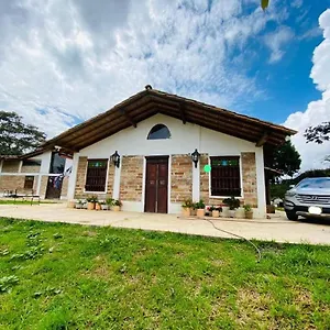 Espectacular Casa En El Corazon De Santa Elena Casa de Férias *