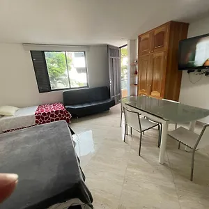 En Laureles Con Ascensor , Balcon Y Muy Bien Ubicado En Laureles , El Barrio Mas Cool Del Mundo *